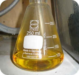L’acide nitrique est un acide fort, irritant ou corrosif en fonction de sa concentration.